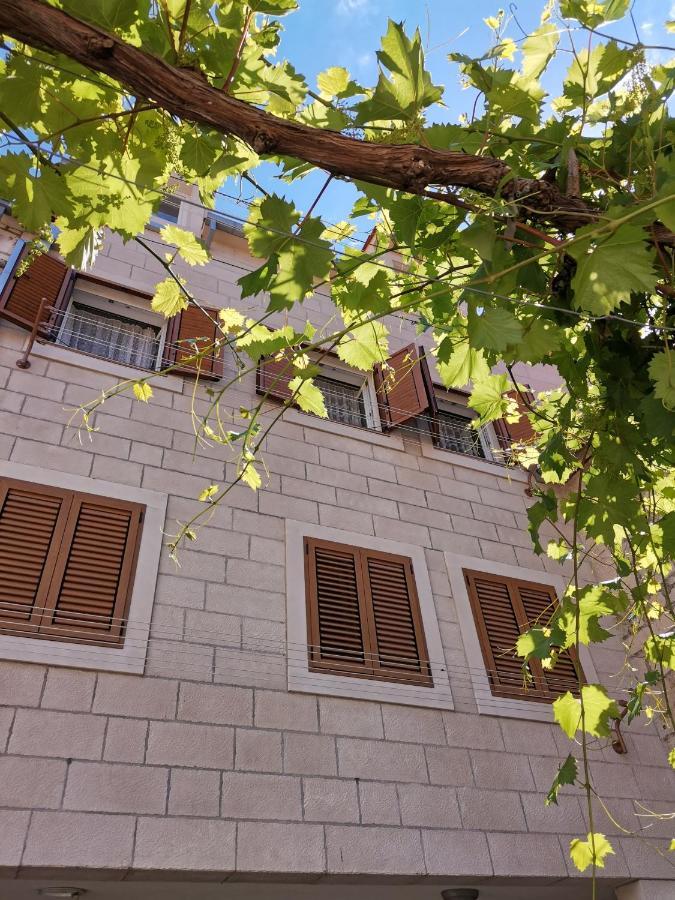Apartman R.R. Omis Exterior photo